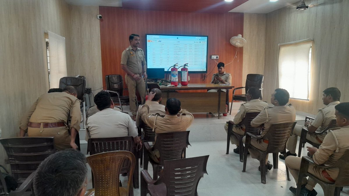 kanpurdehatfire's tweet photo. आज दिनांक 08.09.2026 को श्रीमान अपर पुलिस महानिदेशक अग्निशमन एवं आपात सेवा उत्तर प्रदेश एवं पुलिस अधीक्षक कानपुर देहात महोदय के आदेशानुसार एवं सीएफओ महोदय के निर्देशन में  #UP-112, कानपुर देहात में उपस्थित सभी कर्मचारियों को अग्निशमन उपकरणों के संचालन का प्रशिक्षण दिया गया| https://t.co/mBI4KqV922