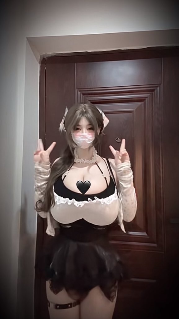 seossam2's tweet photo. 달콤한 소녀인 척한다🐷

 #일상 #bbw #뚱녀 #비떱 https://t.co/rlT0kDE4gl