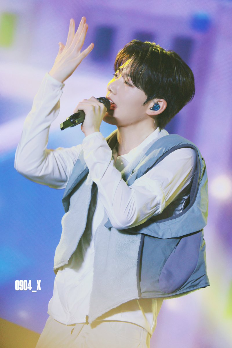 0904__X's tweet photo. 오늘은 누구보다 행복한 하루 보내길 바라🥺
생일 축하해🎂

#JunkyuOurGleamingStarlight
#ジュンギュに愛をギュッと

#TREASURE #준규 #JUNKYU #트레저 https://t.co/MkRvhe2FzJ