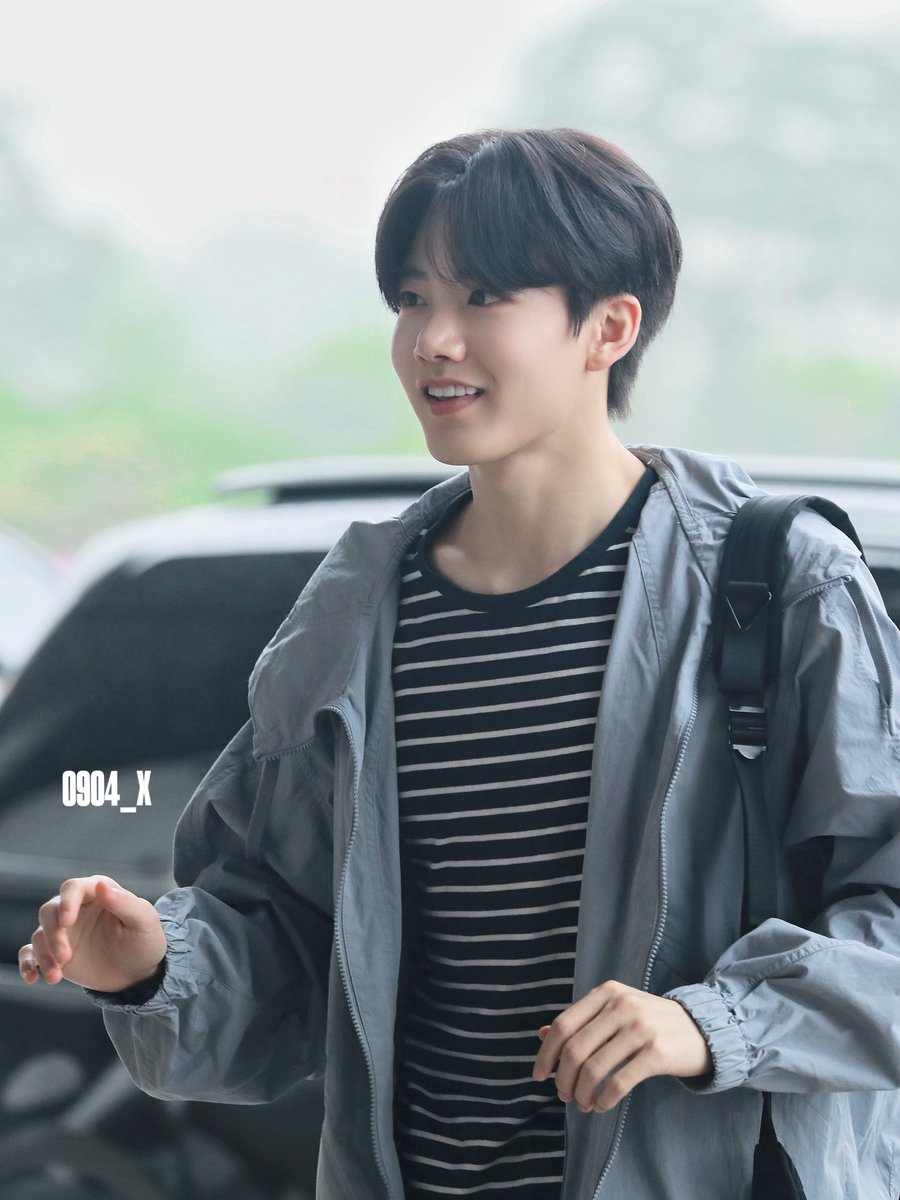 0904__X's tweet photo. 오늘은 누구보다 행복한 하루 보내길 바라🥺
생일 축하해🎂

#JunkyuOurGleamingStarlight
#ジュンギュに愛をギュッと

#TREASURE #준규 #JUNKYU #트레저 https://t.co/MkRvhe2FzJ