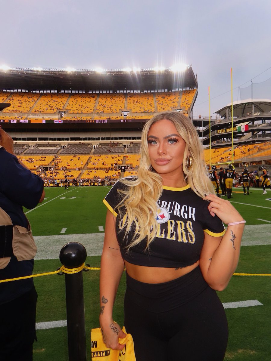 gabbb523's tweet photo. it’s almost time💛🖤 #steelersnation #herewego https://t.co/eEkJ0lr2CT
