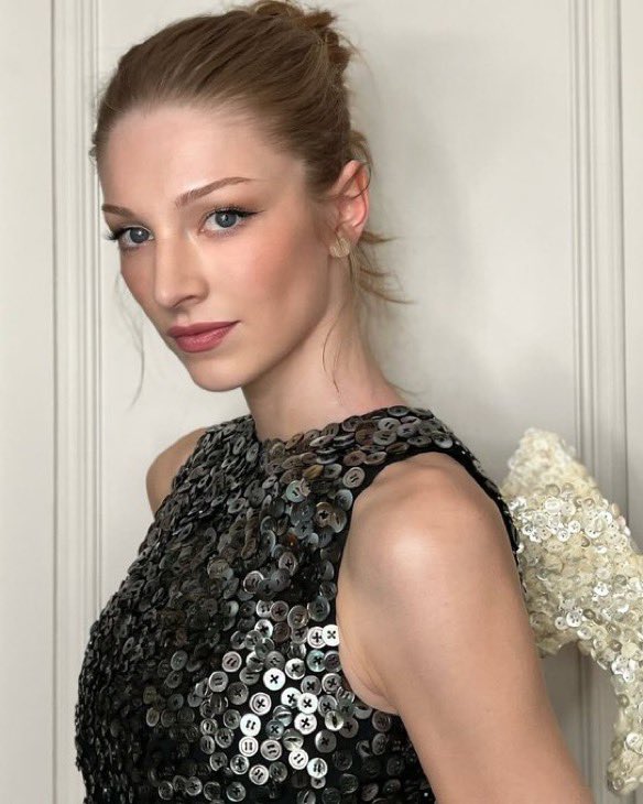 303_Celebs's tweet photo. I desperately need Hunter Schafer https://t.co/bTILJxcEYx