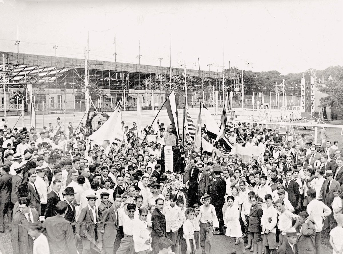 MuseoRiver's tweet photo. 🔙 Socios riverplatenses en la inauguración del busto de José Bacigaluppi en Alvear y Tagle, en el primer aniversario de su fallecimiento (octubre de 1932). 🤍❤️🤍 https://t.co/q5vh0N9Xp7
