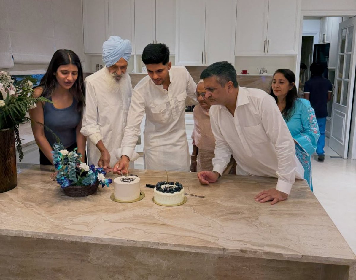 CricCrazyJohns's tweet photo. Shubman Gill celebrating his birthday with parents, sister &amp; Grand parents 🤍👑 https://t.co/E3SUMLjUeI
