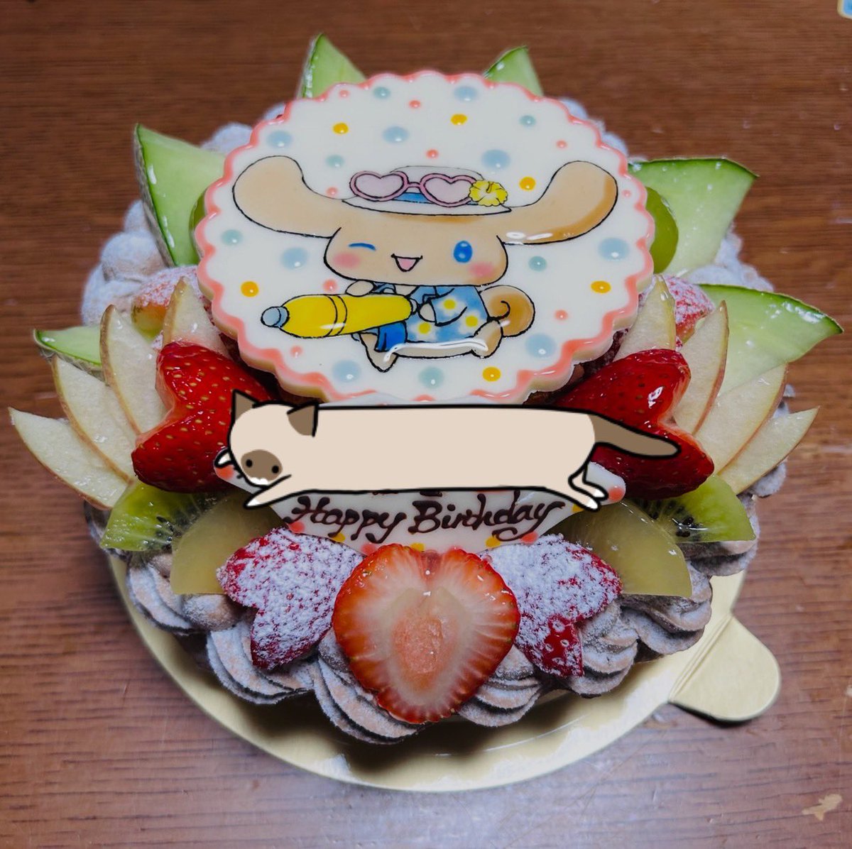liORun1192's tweet photo. @mukunaoxtun003 すごく可愛く作ってもらえて、とても美味しかったです😋
スタンプでお名前は消し消ししてるんですけど、夏仕様シナモンのケーキです🎂 https://t.co/2CqGXpQGax