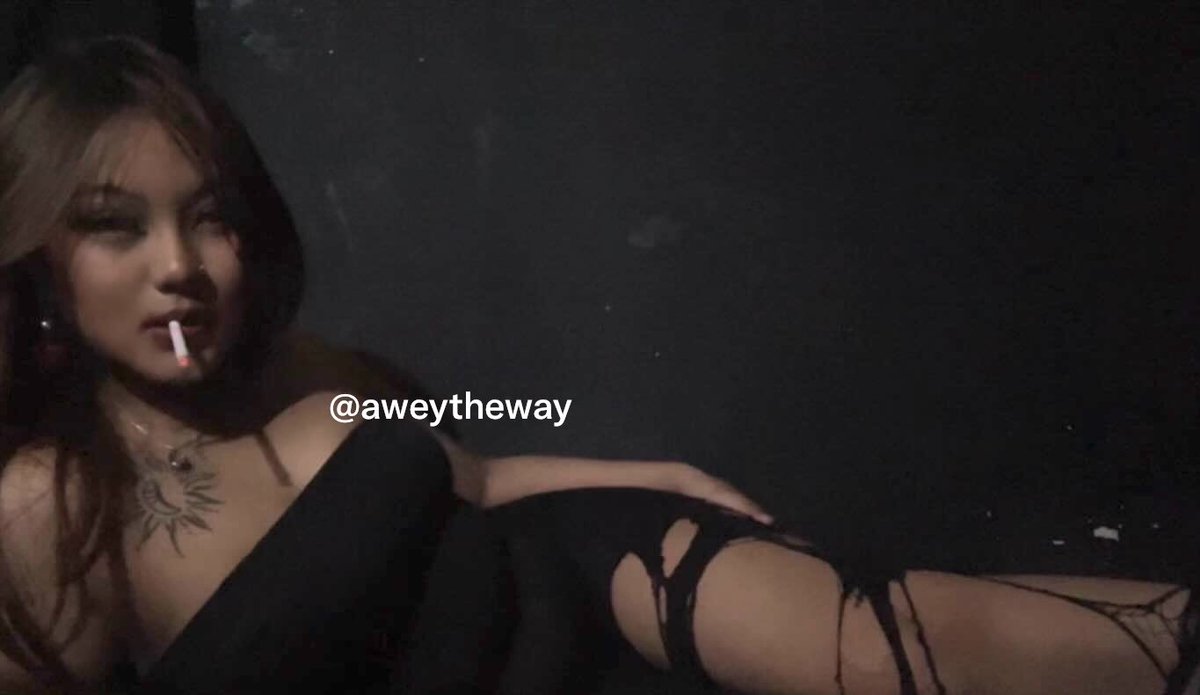 aweytheway's tweet photo. down ur knees for mommy, would u? https://t.co/NmztAxVqk7