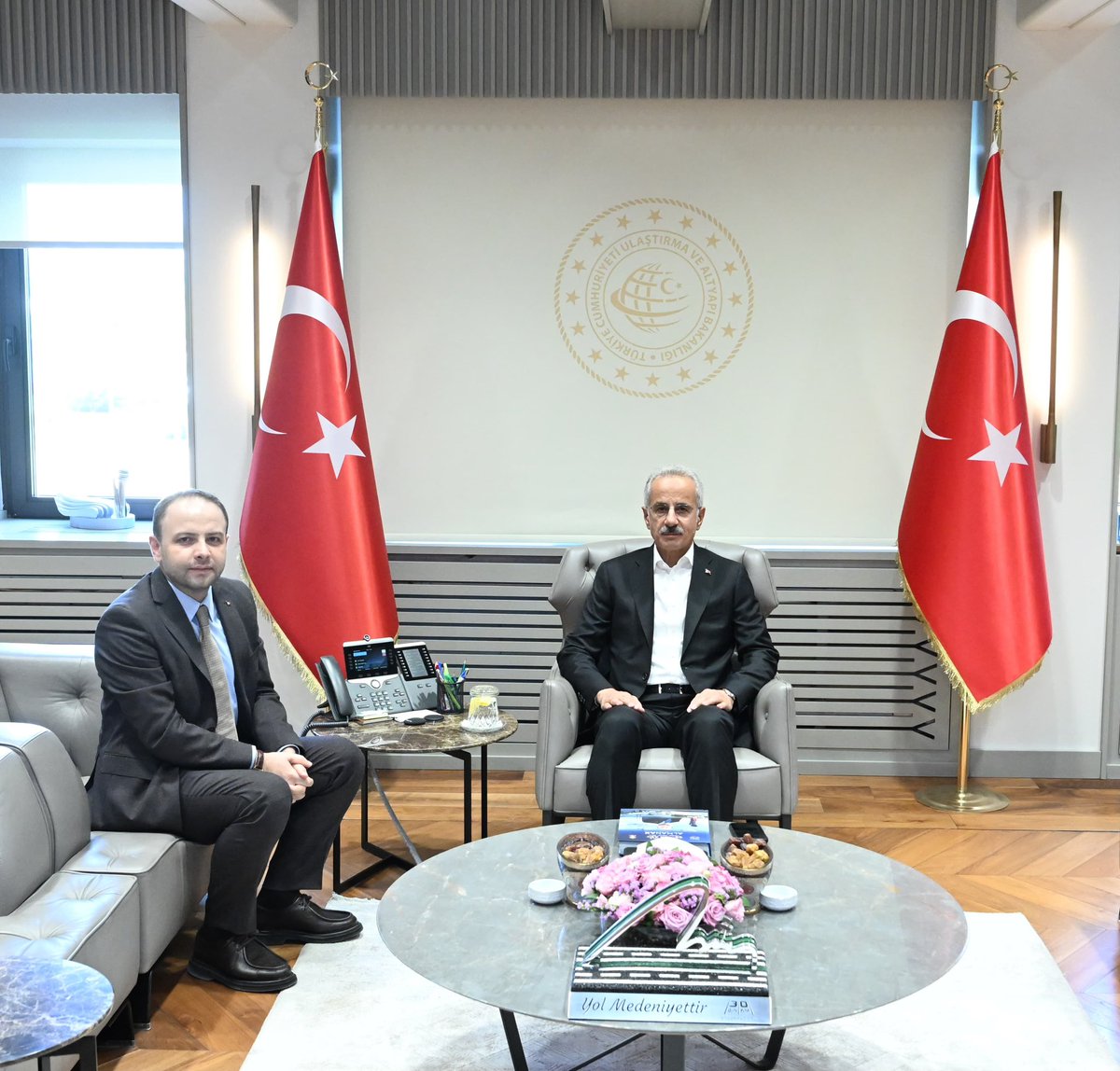 kaankoc75's tweet photo. Ulaştırma ve Altyapı Bakanımız Sn. Abdulkadir Uraloğlu’nu ziyaret ettim..

📌 Ilgar dağı tünelimizde çalışmalara hızla devam edilmesi, Ek ödenek verilmesi ve Posof tarafında viyadük,yol çalışmalarının başlaması

📌 Köylerimizin alt yapısının güçlendirilmesi için il Özel idaremize 500 ton hibe bitüm desteği 

Talimatları için Sn. Bakanımıza Anadolu’nun Kafkasya’ya açılan kapısı, serhat şehrimiz Ardahan adına teşekkür ederim.. @a_uraloglu