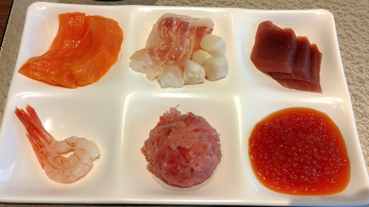 sho_f522's tweet photo. 東京都江東区豊洲にある「ラビスタ東京ベイ」の朝食ビュッフェ😋

豊洲市場から直送された新鮮な魚介類を、刺身や海鮮丼など、いろんな形で味わえます!

自分が宿泊した時は、��ーモン・タイ・マグロ・甘エビ・ネギトロ・イクラ・小柱を味わうことができました! https://t.co/m2T7bAhe9G