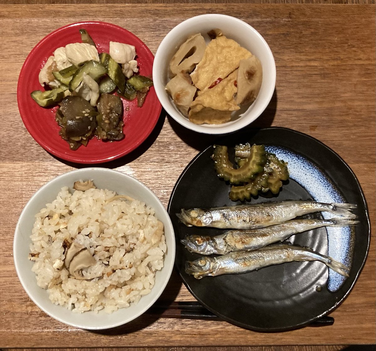 Nq5Qf's tweet photo. 初めての食材、半額で買ってしまった松茸で炊き込みご飯　結果、イイ感じに夏秋な献立になりました！ https://t.co/92SbqI0jnr
