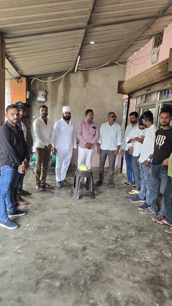 santoshverma009's tweet photo. हरैया विधानसभा क्षेत्र-307 की ग्राम पंचायत औरंगाबाद के प्रधान एवं बड़े भाई श्री गोविंद कनौजिया जी को जन्मदिन की हार्दिक बधाई एवं अनंत शुभकामनाएँ। 🎂💐 https://t.co/1eopjGNidL