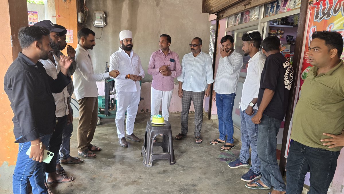 santoshverma009's tweet photo. हरैया विधानसभा क्षेत्र-307 की ग्राम पंचायत औरंगाबाद के प्रधान एवं बड़े भाई श्री गोविंद कनौजिया जी को जन्मदिन की हार्दिक बधाई एवं अनंत शुभकामनाएँ। 🎂💐 https://t.co/1eopjGNidL