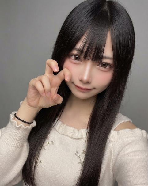AstridDzib's tweet photo. 中年の男性と会いたい。  元カレにいじってもらってた デカクリ刺激ほしい…  連絡くるけど いざ会うとなるとドタキャン。  ちっぱいで童顔 喘ぎ声大きめだとキツいかな？ いい人だけリプください https://t.co/wfO3f1sx1t