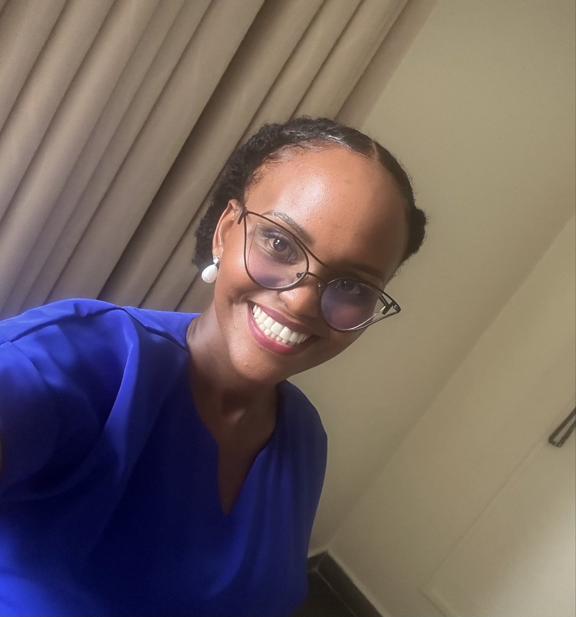 irenemutuzo's tweet photo. The researcher 🕵️‍♀️ versus The research 🔍

Loving this thread because I get to read some amazing published work. 

Also kudos to anyone who has published before and survived Reviewer 2’s feedback (If you know - you know 😅). https://t.co/788vC443Jn