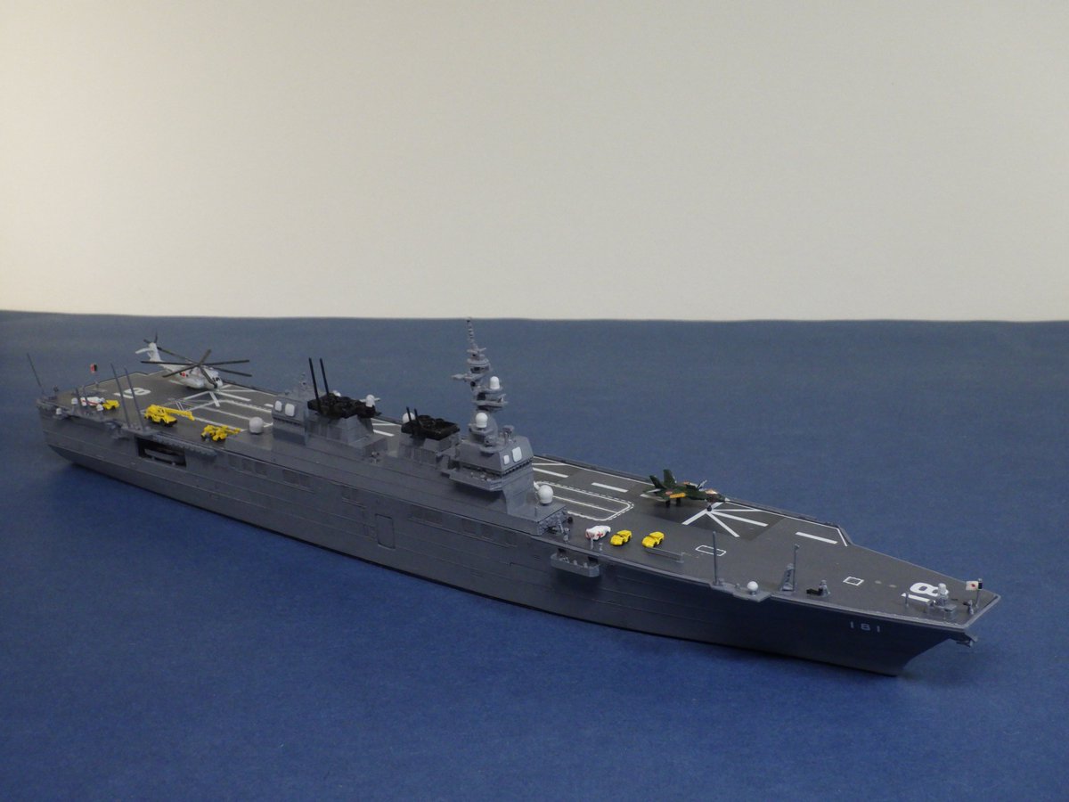 Orb_ask's tweet photo. 【完成】ひゅうが型ヘリコプター搭載護衛艦　ひゅうが
（アオシマ1/700）
これまでのプラモ歴で2隻目の現代艦（1隻目は、こんごう）
細かすぎるアンテナ類に四苦八苦、夏の暑さや私事と重なってようやく完成。 https://t.co/8Uxcm0yGSI