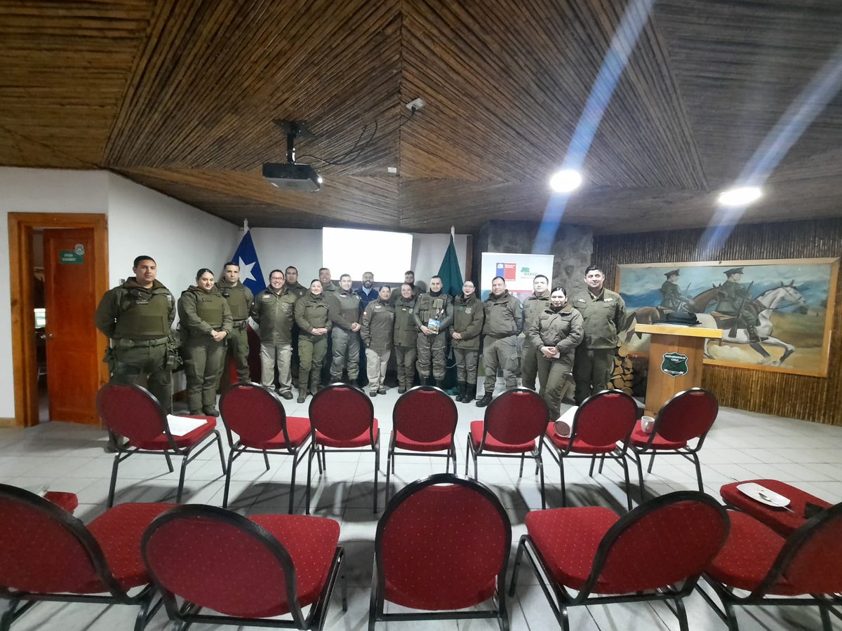conaf_aysen's tweet photo. 🌲🔥 CONAF Aysén y OS5 de @Carabdechile capacitaron a 70 efectivos en Cochrane, Chile Chico, Pto. Aysén y Coyhaique sobre prevención de incendios forestales, fiscalización de quemas y uso del sistema SAQ.

Con esto, ya suman 300 carabineros instruidos en la región (2025-2026). https://t.co/PNr8twTMyz