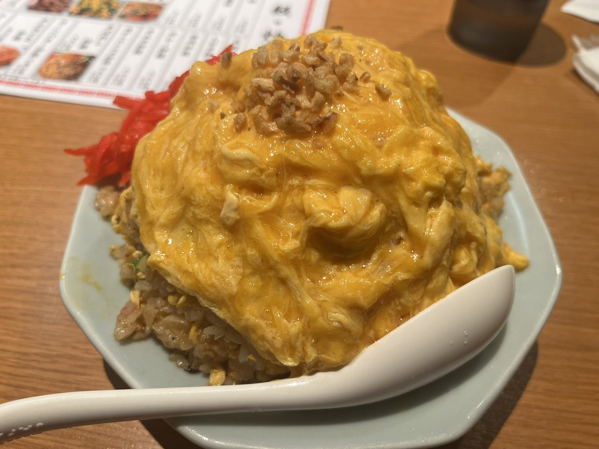 twittkmr's tweet photo. JRと名鉄止まったら帰れんしー

とりまカミナリ飯店
にんにく炒飯にトロ玉トッピング https://t.co/mqmdes7UZr