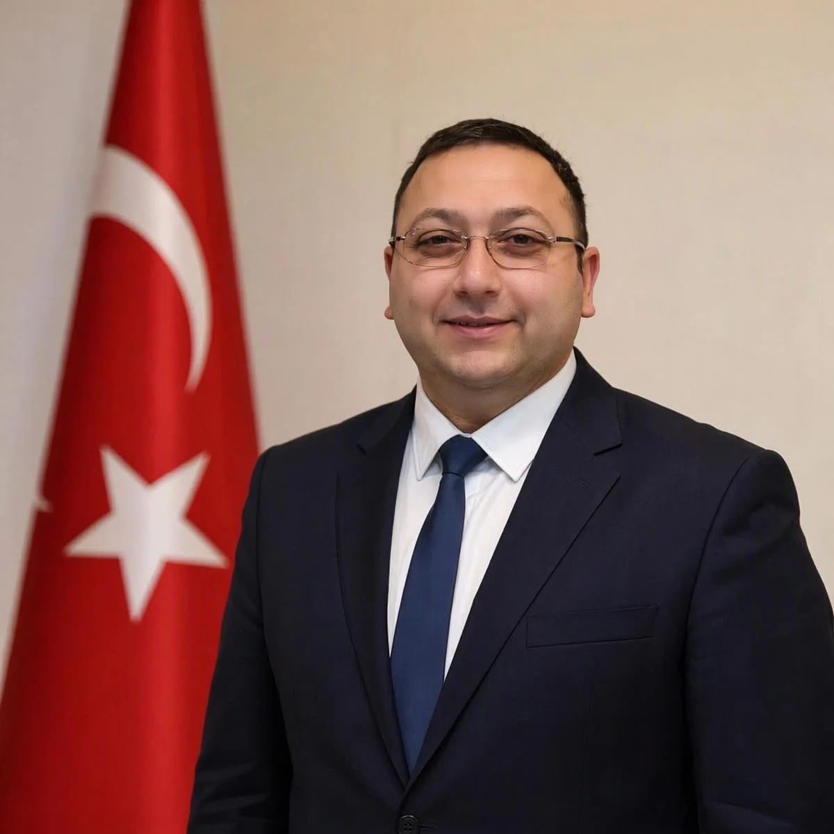 ismetyildirimtr's tweet photo. Üsküdar yeniden hizmet ve eser belediyeciliğiyle buluşuyor.

Belediye Başkan Vekili seçilen Dündar Ziya Gültekin kardeşimizi tebrik ediyor, görevinde başarılar diliyorum.

Şimdi vakit; kaybedilen zamanı telafi etme, Üsküdar’ın ihtiyaçlarına hızla cevap verme ve yeni eserleri birer birer hayata geçirme vaktidir.

AK Parti belediyeciliğinin yolu bellidir: Çok çalışmak, eser üretmek, millete hizmet etmek.

İşte bu yüzden diyoruz ki: Çalışmak bizim işimiz.

Üsküdar’ımıza ve hemşehrilerimize hayırlı olsun.