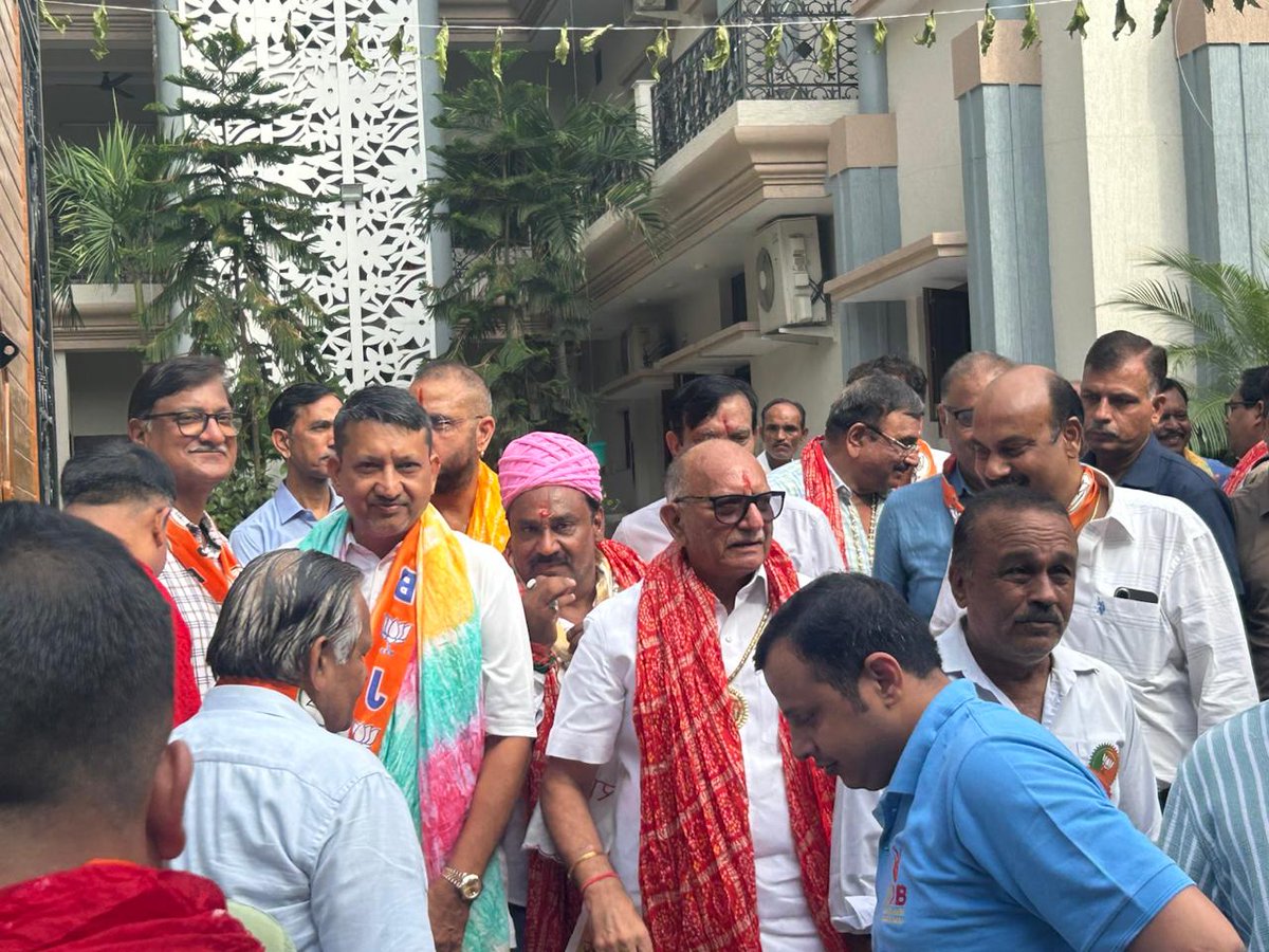 AshokParnamiBJP's tweet photo. 📍 जनसंपर्क | वार्ड संख्या 122
आज वार्ड 122 में क्षेत्र के सम्मानित नागरिकों व देवतुल्य कार्यकर्ताओं के बीच पहुँचकर भारतीय जनता पार्टी के कर्मठ एवं निष्ठावान पार्षद प्रत्याशी श्री घनश्याम चन्दलानी जी के समर्थन में सघन जनसंपर्क किया।
#Ward122 #BJP #sindhicolony #VoteForBJP #jaipur https://t.co/SVjfVoHIzw