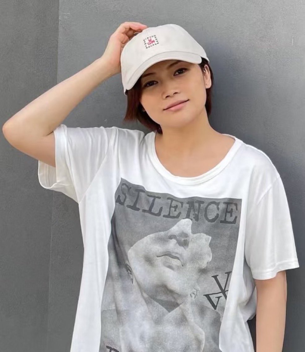 YUI_Laughaway's tweet photo. もしコンサートツアーが
開催されたところで高倍率すぎて
チケット取れないんだろうな。

どれほど泣いたら諦められるだろうか。
 #yui
 #FLOWERFLOWER https://t.co/8kOud2FJZV