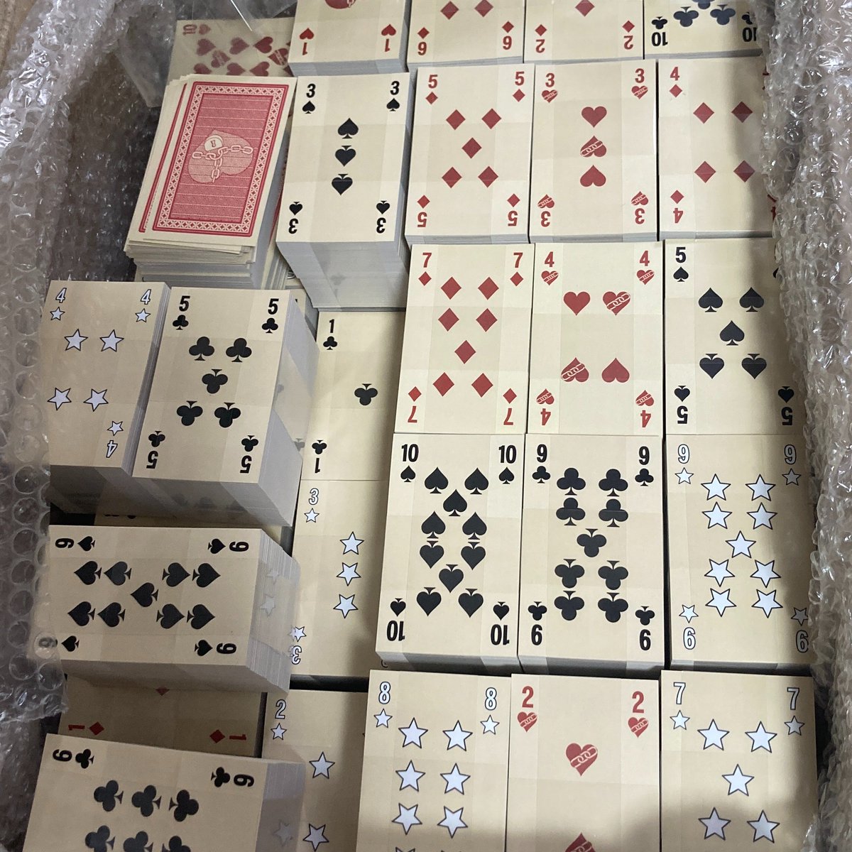 OnemoregameJpn's tweet photo. ゲームマーケットに向けた新作のカード印刷が想定より早く届いたので、今週末のボードゲーム大祭に持っていきます。

今回のゲームは、マストフォローのトリックテイキングで始まり、ハートがブレイクされたら即座にゴーアウトに移行します。

…変なルールですが、当日は宜しくお願い致します！ https://t.co/AwmS4jl0sl