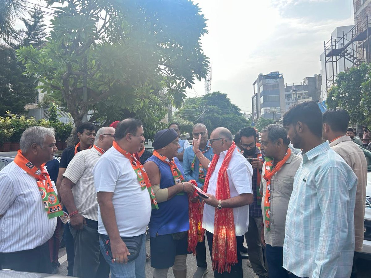 AshokParnamiBJP's tweet photo. 📍 जनसंपर्क | वार्ड संख्या 122
आज वार्ड 122 में क्षेत्र के सम्मानित नागरिकों व देवतुल्य कार्यकर्ताओं के बीच पहुँचकर भारतीय जनता पार्टी के कर्मठ एवं निष्ठावान पार्षद प्रत्याशी श्री घनश्याम चन्दलानी जी के समर्थन में सघन जनसंपर्क किया।
#Ward122 #BJP #sindhicolony #VoteForBJP #jaipur https://t.co/SVjfVoHIzw