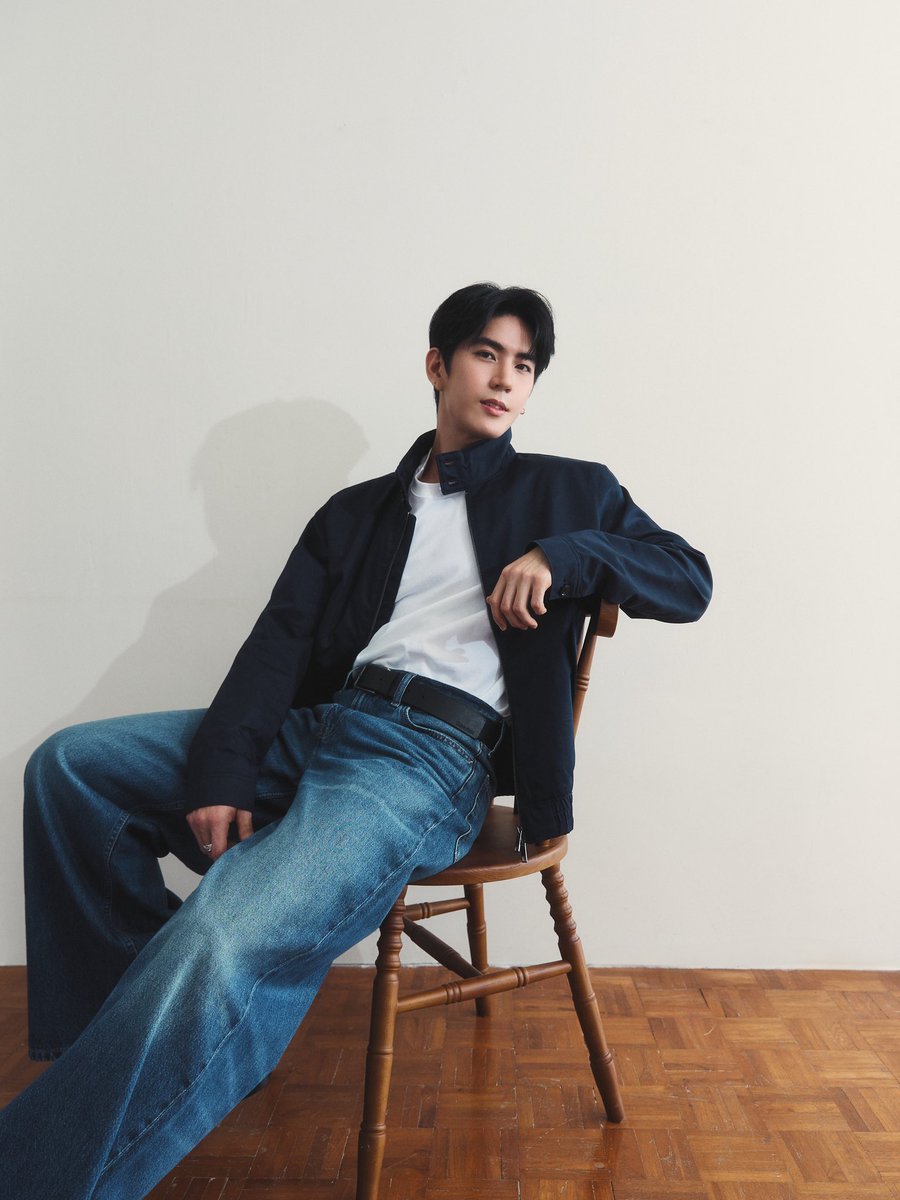 Emp_Emq's tweet photo. ซี ทวินันท์ @Sea_tawinan เตรียมออกเดินทางสู่มหานครนิวยอร์ก เพื่อร่วมชม Calvin Klein Collection Spring 27 Runway Show ในวันที่ 12 ก.ย. 69 เวลา 02.00 น. ตามเวลาประเทศไทย ในการเข้าร่วมชมแฟชั่นโชว์ของ Calvin Klein

สวมใส่ไอเท็มจาก Calvin Klein Fall 2026 โดดเด่นด้วยกางเกงยีนส์ที่พอดีกับรูปร่างและสไตล์เฉพาะตัว ถ่ายทอดความมินิมอลอันเป็นเอกลักษณ์ของแบรนด์และสะท้อนความมั่นใจของแต่ละคนได้อย่างลงตัว

 SEA TAWINAN 1ST CK FLY2NYC
#CALVINKLEINXSEA #CALVINKLEIN #sea_tawinan
