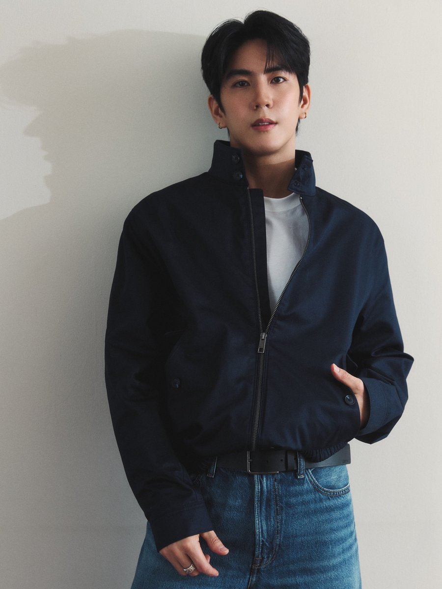 Emp_Emq's tweet photo. ซี ทวินันท์ @Sea_tawinan เตรียมออกเดินทางสู่มหานครนิวยอร์ก เพื่อร่วมชม Calvin Klein Collection Spring 27 Runway Show ในวันที่ 12 ก.ย. 69 เวลา 02.00 น. ตามเวลาประเทศไทย ในการเข้าร่วมชมแฟชั่นโชว์ของ Calvin Klein

สวมใส่ไอเท็มจาก Calvin Klein Fall 2026 โดดเด่นด้วยกางเกงยีนส์ที่พอดีกับรูปร่างและสไตล์เฉพาะตัว ถ่ายทอดความมินิมอลอันเป็นเอกลักษณ์ของแบรนด์และสะท้อนความมั่นใจของแต่ละคนได้อย่างลงตัว

 SEA TAWINAN 1ST CK FLY2NYC
#CALVINKLEINXSEA #CALVINKLEIN #sea_tawinan