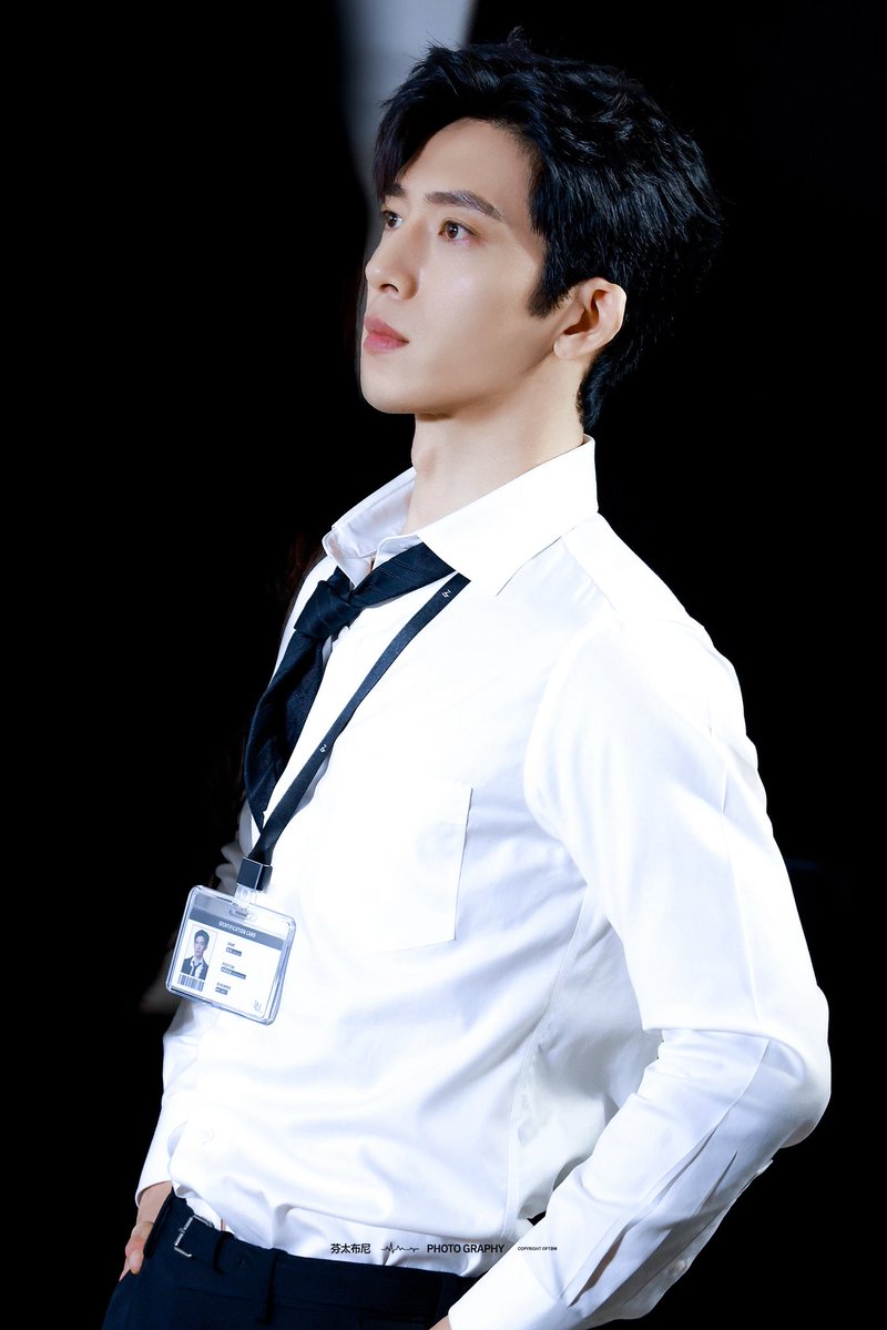 toxlc_419's tweet photo. 하너무섹시하고으른남자라힘들다 그리고옆태진짜잘생김 https://t.co/TV15Fd79DE