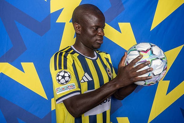 yerndedur's tweet photo. poz vermeyi bilmeyenler
1- ben 
2- kante https://t.co/CA850qV1t6