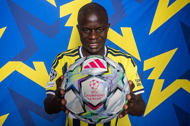 yerndedur's tweet photo. poz vermeyi bilmeyenler
1- ben 
2- kante https://t.co/CA850qV1t6