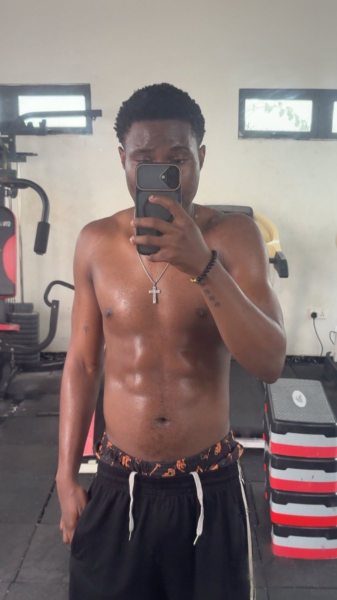 monnienwansi3's tweet photo. Put in good work at the gym!😸 https://t.co/Oz1UsrrNOS