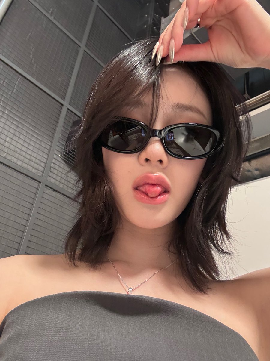PHARITATHFAN's tweet photo. [📸] 260908 WEVERSE | #RIRI_LOVELETTER

“next stop macao… 🕶️”

น้องแพรโซแซ่บมากค่ะ มีความคุณหนูไฮโซท่านหนึ่ง เลิฟจริตน้องสุดๆ 💅🏻✨

#PHARITA #파리타 #BABYMONSTER https://t.co/nZoFy2681W