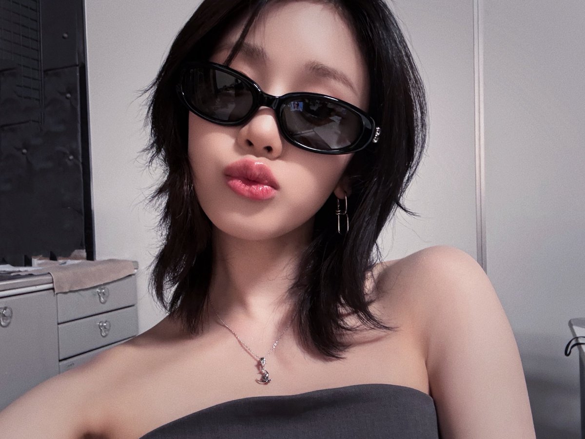 PHARITATHFAN's tweet photo. [📸] 260908 WEVERSE | #RIRI_LOVELETTER

“next stop macao… 🕶️”

น้องแพรโซแซ่บมากค่ะ มีความคุณหนูไฮโซท่านหนึ่ง เลิฟจริตน้องสุดๆ 💅🏻✨

#PHARITA #파리타 #BABYMONSTER https://t.co/nZoFy2681W
