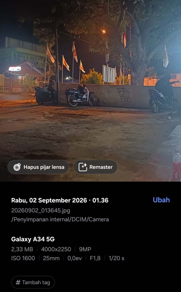 kitatemananaja's tweet photo. @Smash1014314 @susipudjiastuti Penjualan tiket seminggu sekali, dan kami harus antre dari malam sebelum hari penjualan bahkan tidur didepan ruko, karena banyaknya calo tiket pesawat, padahal jelas2 didlam loket pembelian tiket selain calon penumpang yg berangkat hanua dibatasi 1 tiket, tpi kenyataannya lain https://t.co/lmFuAkT8Bi