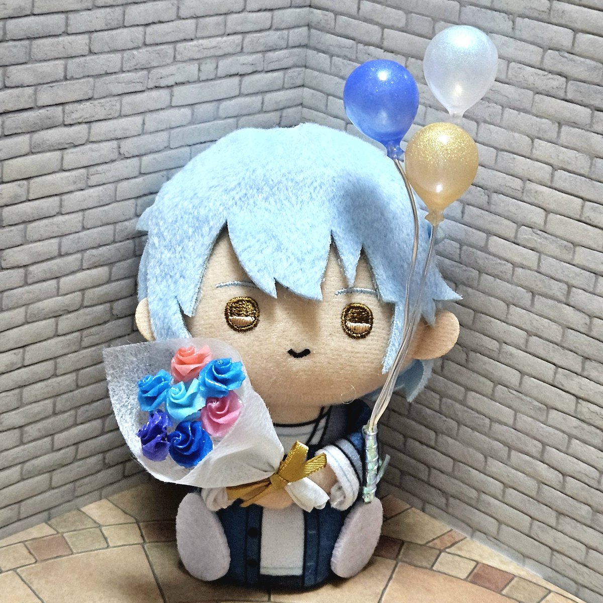 macron546968's tweet photo. 🎂🎁HAPPY　BIRTHDAY🎁🎂
バラの花束と風船をプレゼント✨✨

#ネロ誕生祭2026
#まほやく_ぬい https://t.co/BHCwy0jBe2