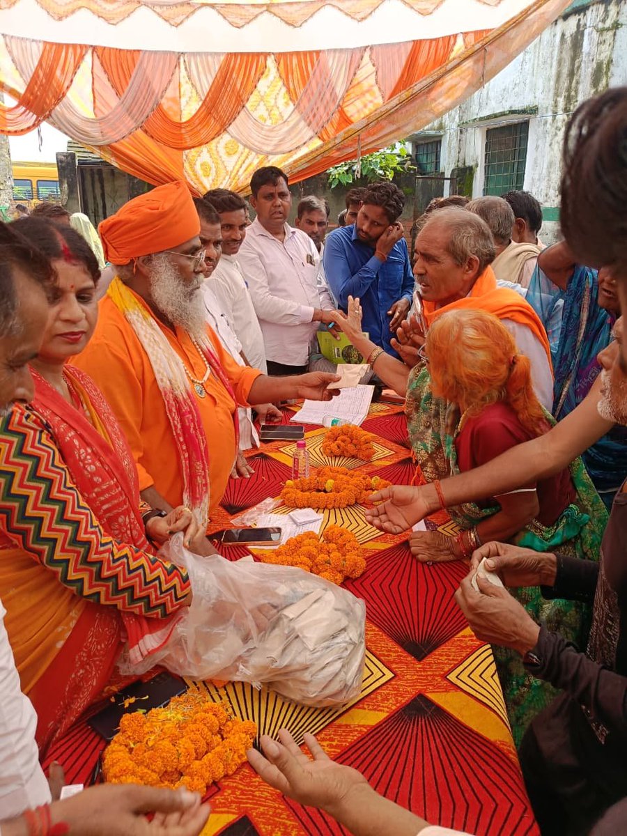 prawaktanandmla's tweet photo. "नर सेवा ही नारायण सेवा है" 🙏

​मेरे परिवारतुल्य 128 विधानसभा बरखेड़ा वासियों,
​मुझे यह साझा करते हुए अत्यंत हर्ष हो रहा है कि आपके उत्तम स्वास्थ्य और क���्याण के लिए हमारा एक और संकल्प सफलतापूर्वक पूर्ण हुआ।

 आज विकासखंड बरखेड़ा के ग्राम पिपरैया देवना में एक विशाल नि:शुल्क https://t.co/wuO89t9ri4