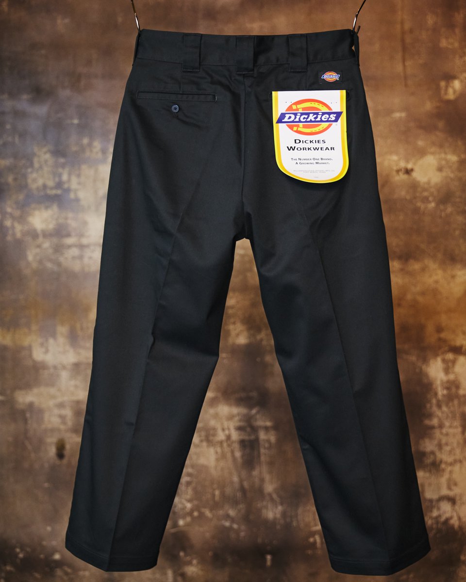 J_official_info's tweet photo. ￣￣￣￣￣￣￣￣￣￣￣￣￣￣￣￣￣￣￣￣
『J × Dickies®︎ スペシャルコラボ 決定‼️』
＿＿＿＿＿＿＿＿＿＿＿＿＿＿＿＿＿＿＿＿

ワークウェアから生まれ、アメリカンストリートの定番として愛され続ける『Dickies®︎』とのスペシャルコラボが、ついに実現‼️

J が普段から愛用するワークパンツをベースに、“J MODEL”としてスペシャルデザインで登場します🔥

詳細は近日発表🔥

どうぞお楽しみに！