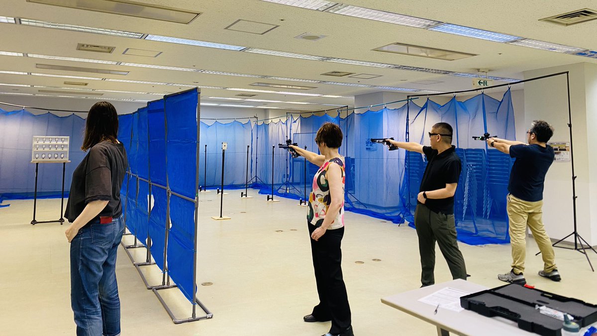 rt25shooters's tweet photo. スポーツ射撃教室【APS自由練習】＠モリタテニスセンター靭

もうじきAPS本大会。今日の参加者は全員エントリーしているので、広いバージョンの射場で３競技をじっくりと。

次回9/12(土)は満席、13(日)には空きがあります。 https://t.co/2ldX5TqFZb