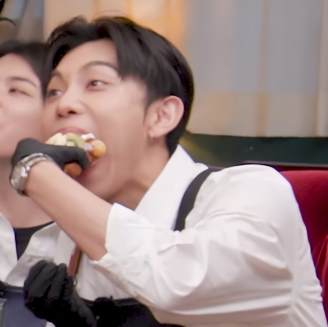 irulngshot's tweet photo. ryul's bites are HUGE 😭 https://t.co/7QbLDrvTsT