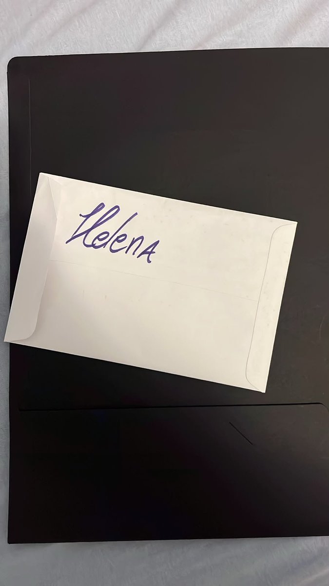 bdaycakeflavour's tweet photo. my boyfriend keeps a stack of all the letters i write him 💌 https://t.co/GeferanV87