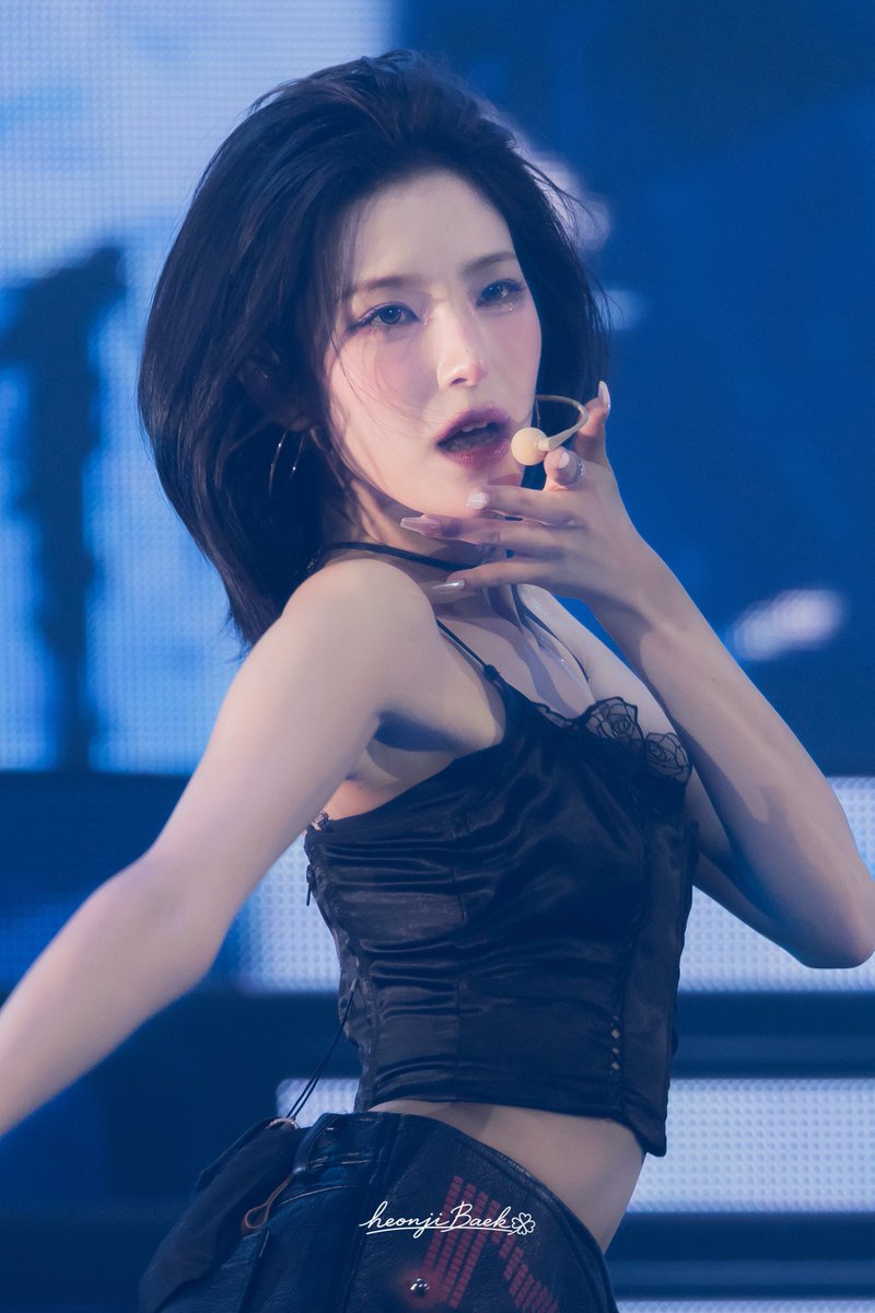 heonjiBaek0417's tweet photo. 260906 [TOMORROW GLOW]

#fromis_9 #프로미스나인 
#지헌 #백지헌 #BAEKJIHEON https://t.co/0zVWEclD9Y