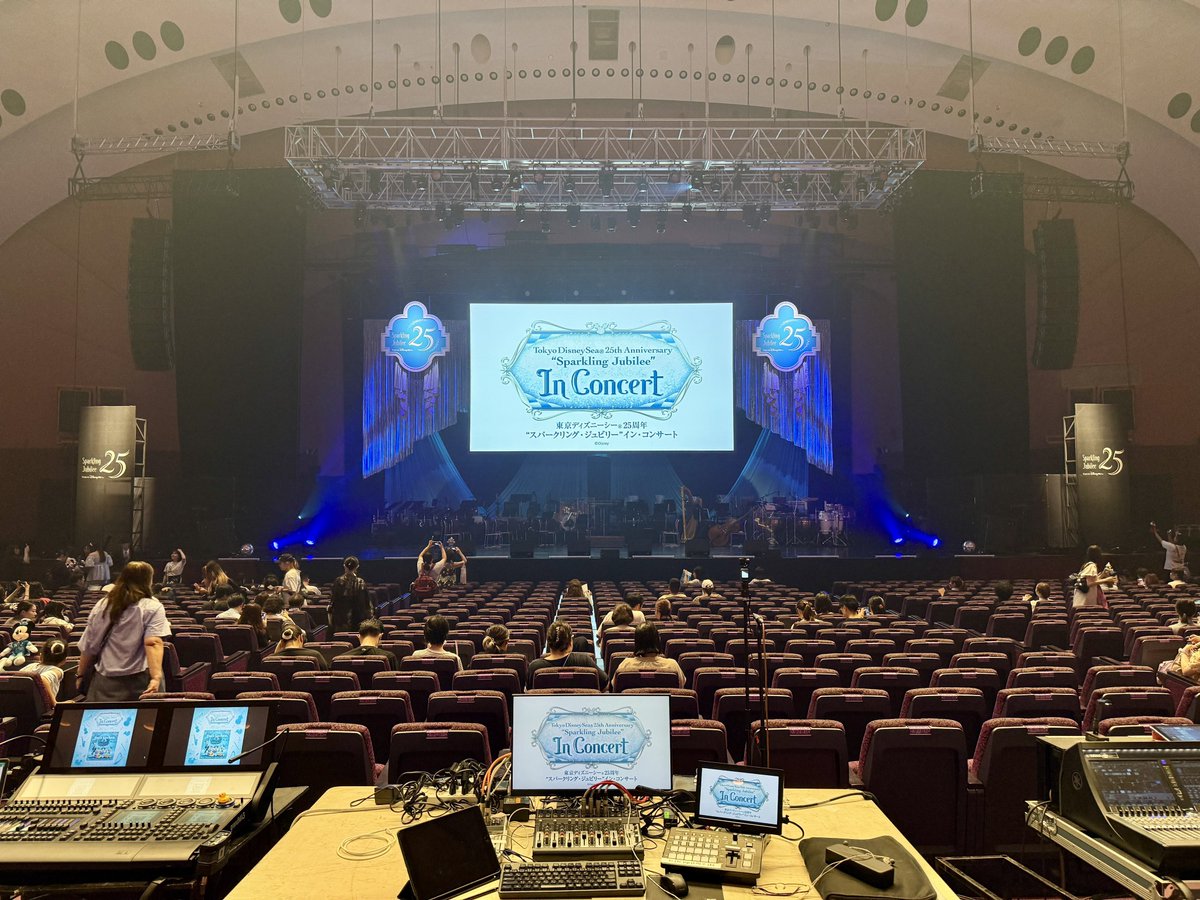 YuyaF30's tweet photo. 東京ディズニーシー25周年“スパークリング・ジュビリー”イン・コンサート

第1部はショーをメインに第2部はアトラクションをメインにオーケストラによる演奏♪♪

懐かしい音楽が沢山聴けたし

ミシカとソアリン聴けて良かったなぁー😭😭

#ジュビリーインコンサート 
#パシフィコ横浜 
#tokyodisneysea
#東京ディズニーシー