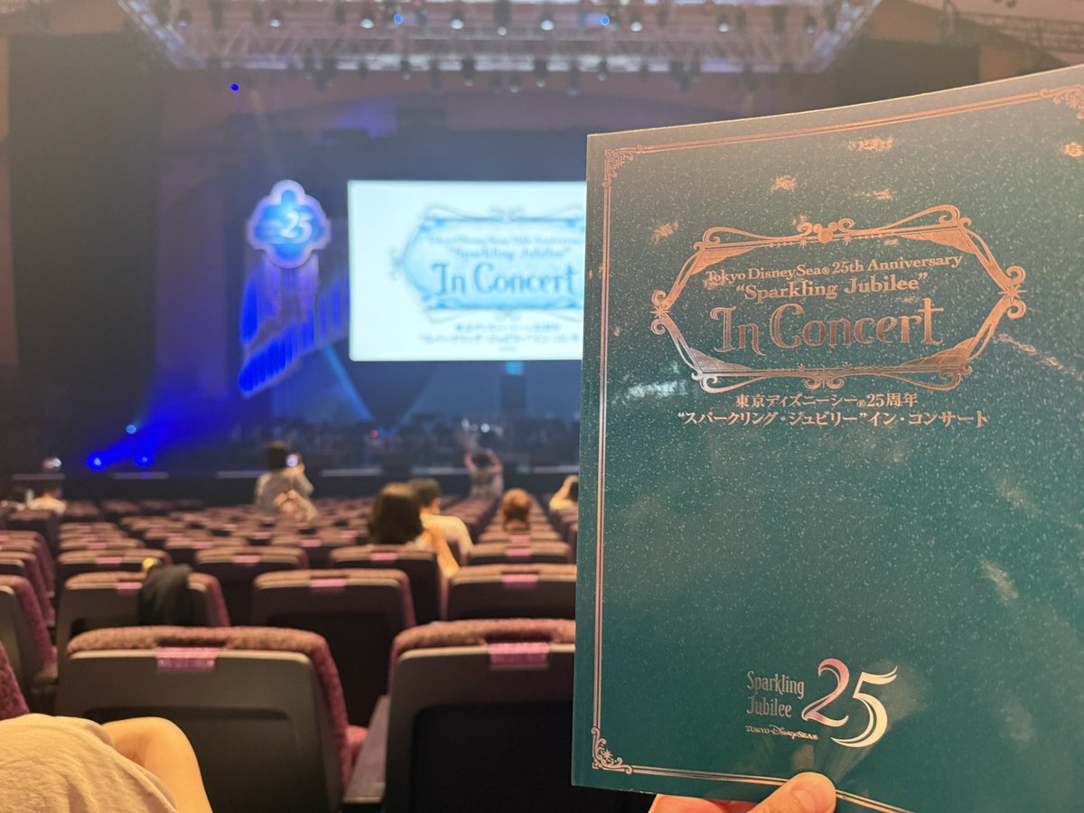 YuyaF30's tweet photo. 東京ディズニーシー25周年“スパークリング・ジュビリー”イン・コンサート

第1部はショーをメインに第2部はアトラクションをメインにオーケストラによる演奏♪♪

懐かしい音楽が沢山聴けたし

ミシカとソアリン聴けて良かったなぁー😭😭

#ジュビリーインコンサート 
#パシフィコ横浜 
#tokyodisneysea
#東京ディズニーシー