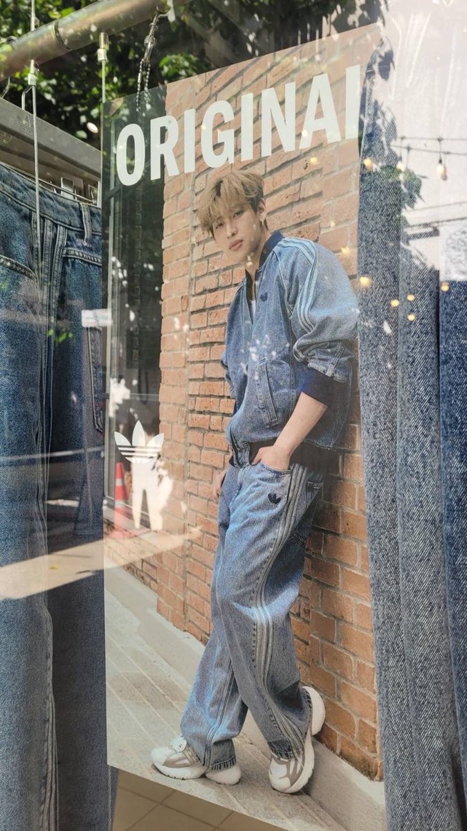 kayzynatty's tweet photo. หล่อเนอะ 🫠💙

#BamBamxadidasDenimStreet https://t.co/Aog9vhH7sg