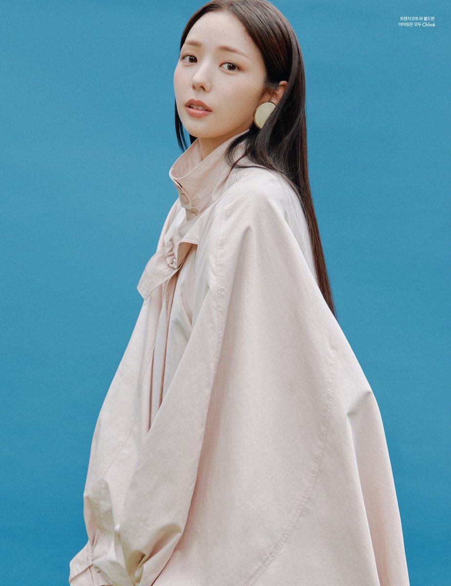 ciabyscene's tweet photo. #ChaeSooBin pictorial for ELLE Korea’s September Special Edition

“I want to learn from Hayeon’s courage once again. She’s a friend who lives her life confidently.”

cr @/keemsinae #채수빈 https://t.co/KTPyutkMOl
