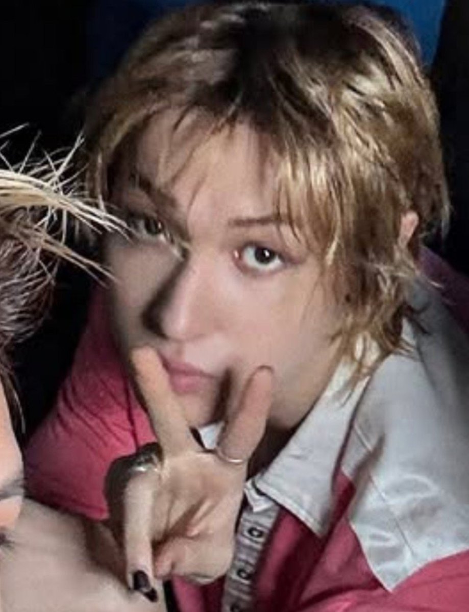 jjuwche's tweet photo. HAH MARTIN CANTIK BANGET??? PRINCESS DIANA IS DAT U??? 😭😭 https://t.co/DeVIBRska9
