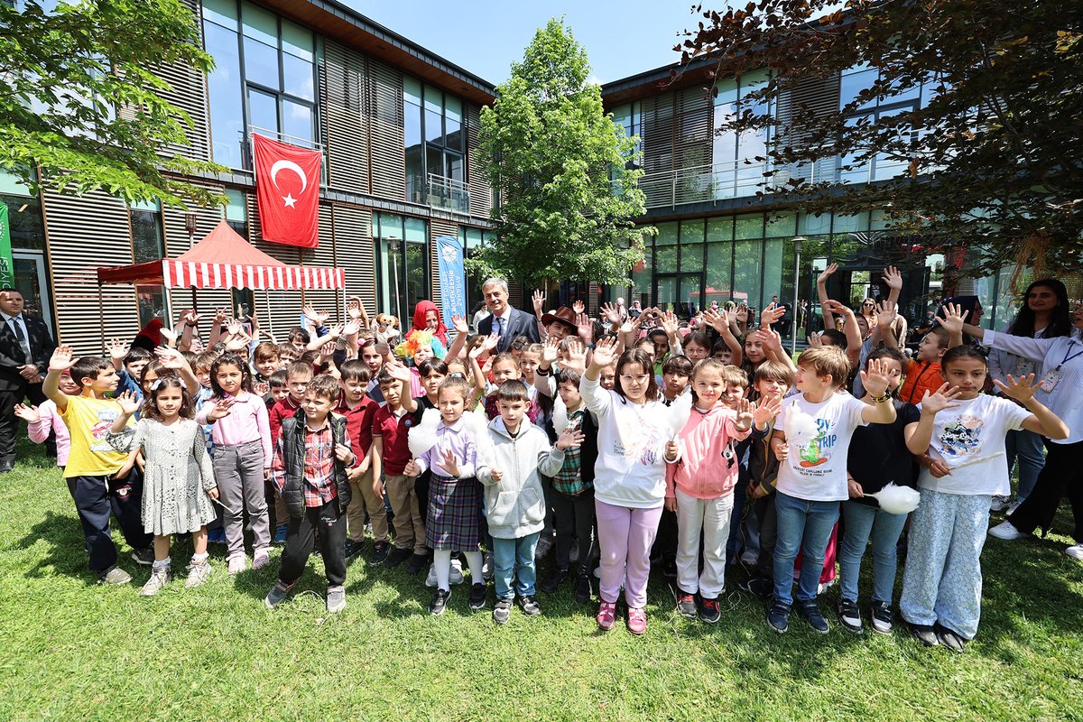 sbYusufAlemdar's tweet photo. Evlatlarımız istedi, biz de söz verdik ⚡️

13 bin metrekare alan üzerinde yeşil alanları, oturma ve yürüyüş alanları, çocuk oyun alanları ve müzik enstrümanlarının yer aldığı Söğütlü Ritim Park'ın tanıtımını dün gerçekleştirdik.

Söğütlü’de dün akşam bir müjde paylaştık, onu buradan da ifade etmek isterim.

İnşallah 2027 yılında Söğütlü’ye bir Sosyal Gelişim Merkezi (SGM) kazandırmak için çalışmalara başladık.

Her ilçemize inşa etmeyi hedeflediğimiz Sosyal Gelişim Merkezlerinden birini de Söğütlü ilçemize kazandıracağız.

Söğütlü'müze hayırlı uğurlu olmasını diliyorum.
#BuŞehirHepimizin