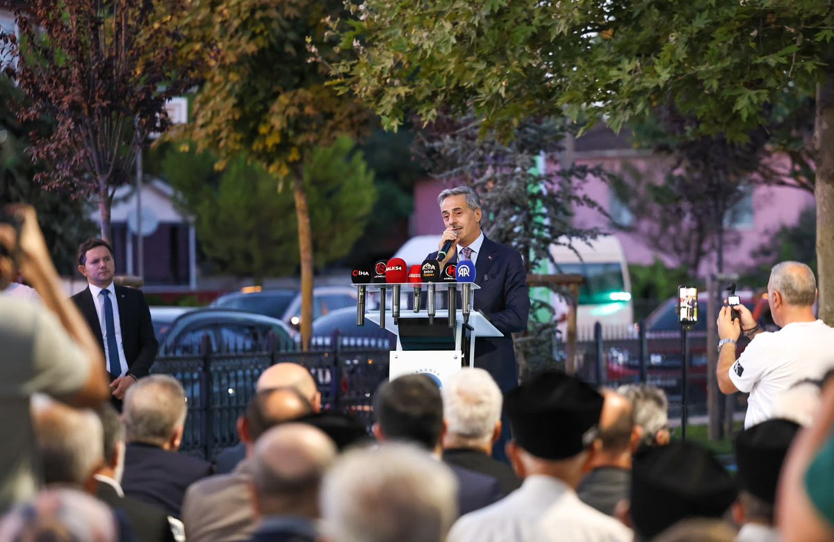 sbYusufAlemdar's tweet photo. Evlatlarımız istedi, biz de söz verdik ⚡️

13 bin metrekare alan üzerinde yeşil alanları, oturma ve yürüyüş alanları, çocuk oyun alanları ve müzik enstrümanlarının yer aldığı Söğütlü Ritim Park'ın tanıtımını dün gerçekleştirdik.

Söğütlü’de dün akşam bir müjde paylaştık, onu buradan da ifade etmek isterim.

İnşallah 2027 yılında Söğütlü’ye bir Sosyal Gelişim Merkezi (SGM) kazandırmak için çalışmalara başladık.

Her ilçemize inşa etmeyi hedeflediğimiz Sosyal Gelişim Merkezlerinden birini de Söğütlü ilçemize kazandıracağız.

Söğütlü'müze hayırlı uğurlu olmasını diliyorum.
#BuŞehirHepimizin