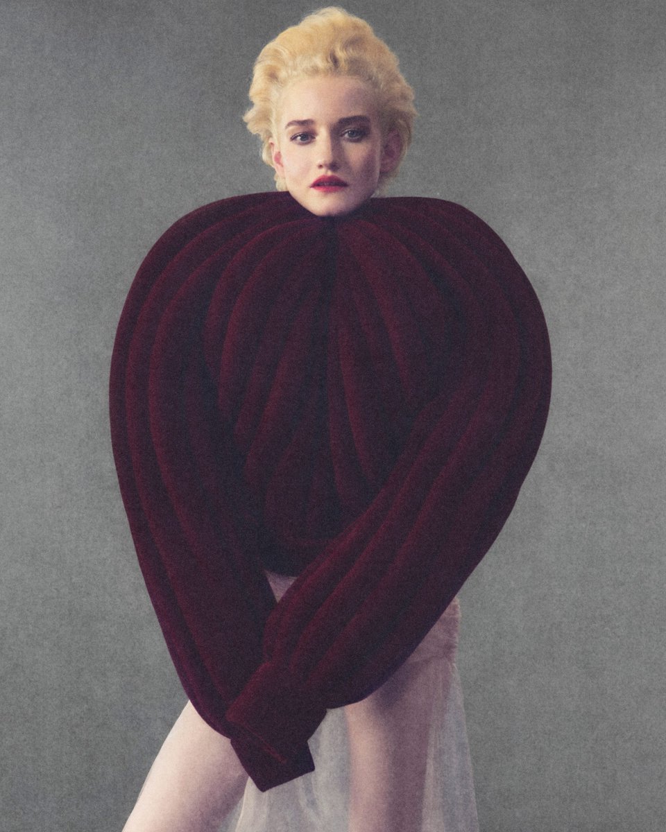 LaModeUnknown's tweet photo. ✨️Julia Garner✨️ in COUTURE looks of Balenciaga, Jean Paul Gaultier, Dior and Viktor&amp;Rolf for Elle USA, shot by Allan Hamitouche.🪡 https://t.co/A2026fPHWi
