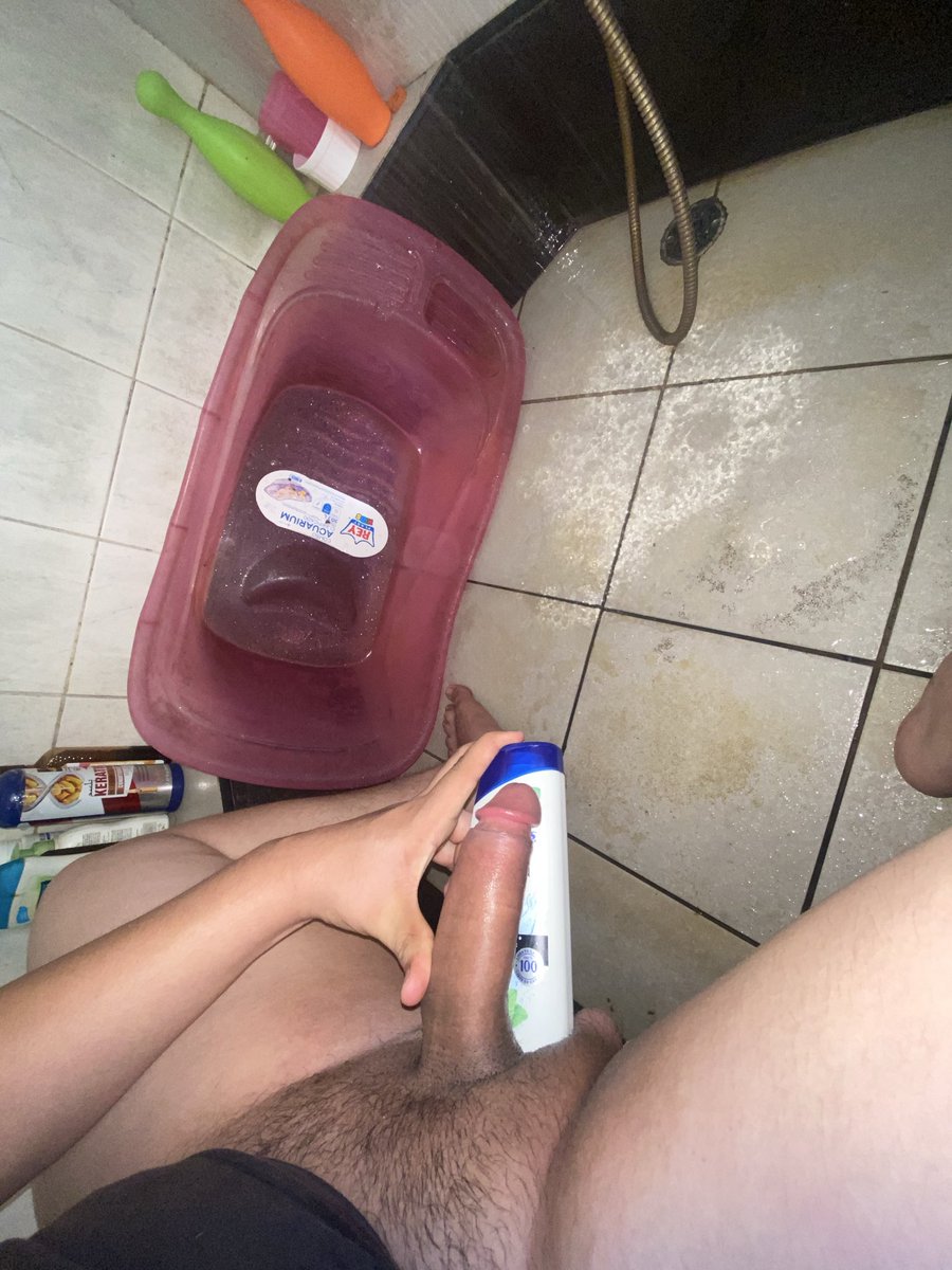 Jhon3829215293's tweet photo. Quw shampoo usan ?? https://t.co/tfGSblaJFK